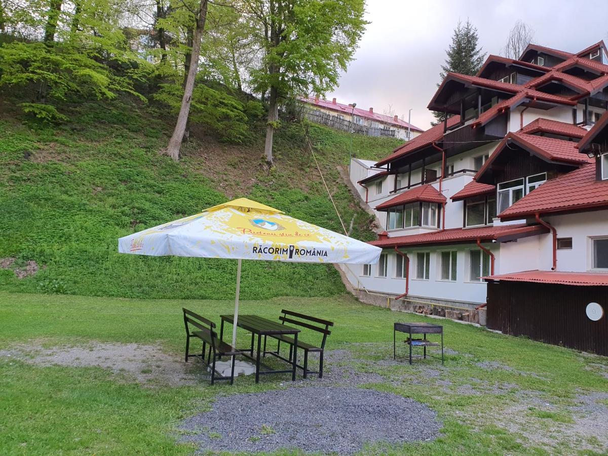 Hotel Cristal-Stadion Sinaia Exterior foto