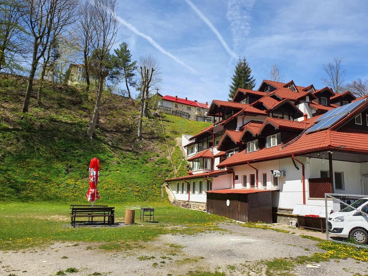 Hotel Cristal-Stadion Sinaia Exterior foto
