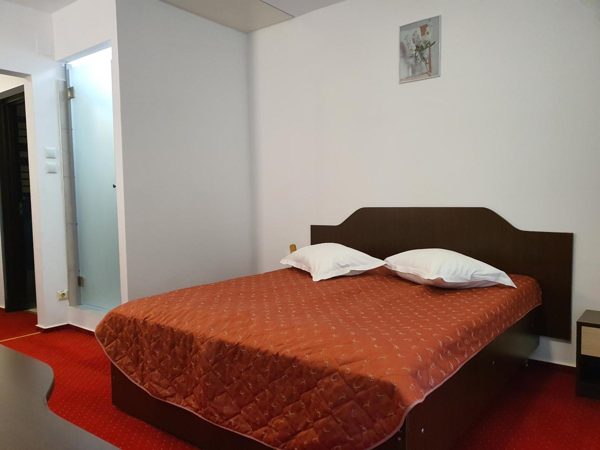Hotel Cristal-Stadion Sinaia Cameră foto