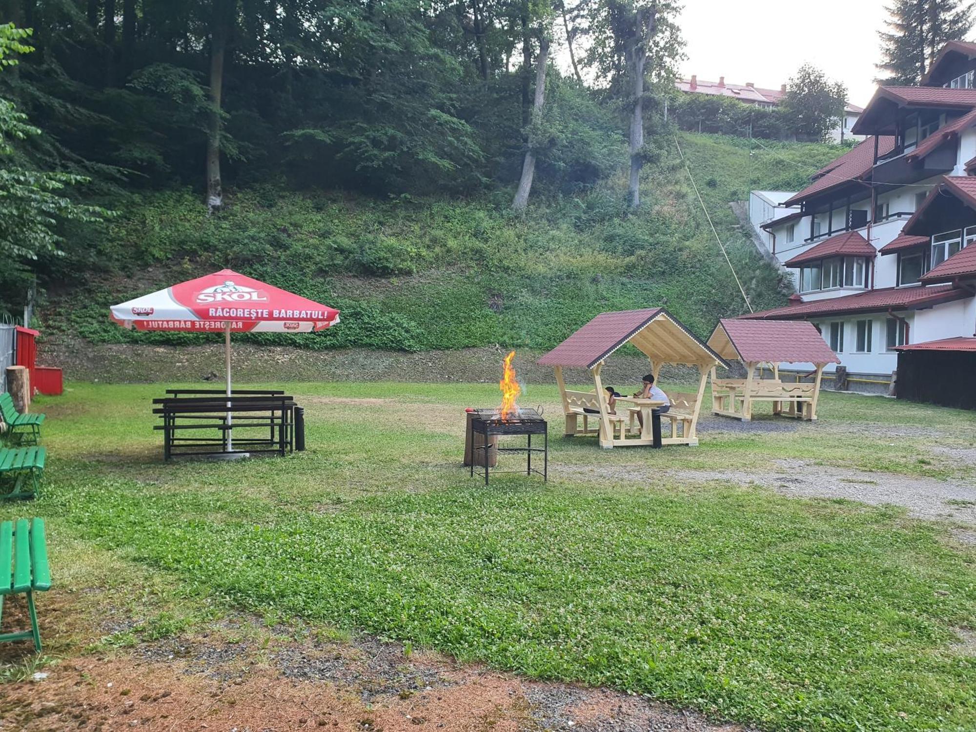 Hotel Cristal-Stadion Sinaia Exterior foto