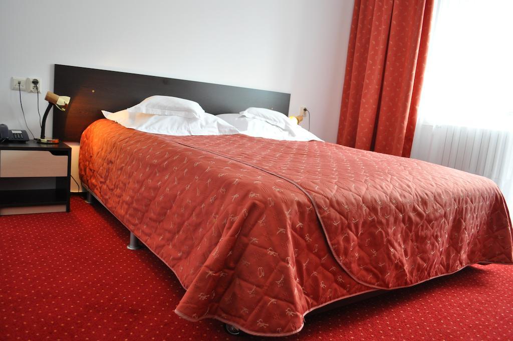 Hotel Cristal-Stadion Sinaia Cameră foto